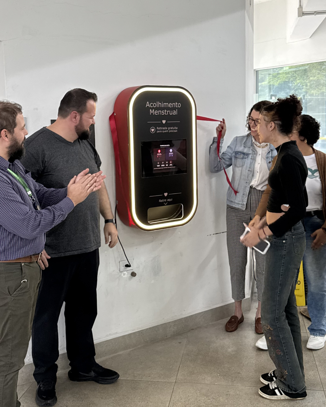 Câmpus Florianópolis tem máquina autônoma para distribuição de absorventes
